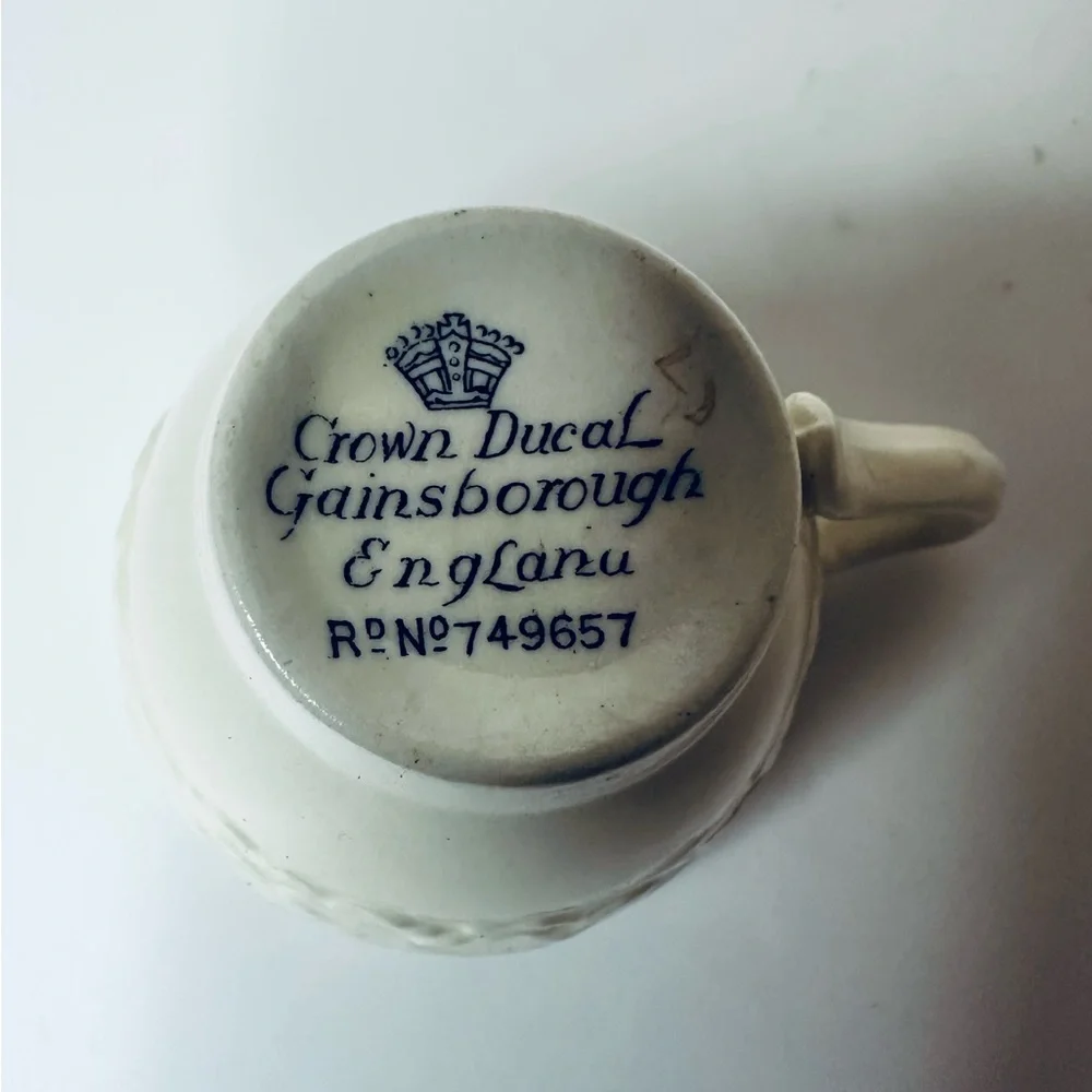 Vintage/Antique Crown Ducal Gainsborough England Pair of Demitasse Cups 749657
